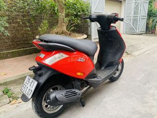 Xe Piaggio Zip màu đỏ biển hà nội