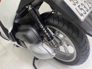 sh300i  NHẬP Ý  siêu cọp 2023 mới 99%