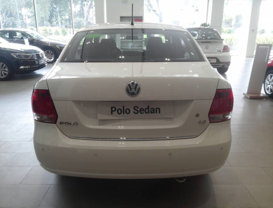 Ban Volkswagen Polo Sedan 1.6 AT 6 Cap So -Khuyen Mai Hap Dan