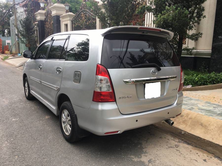 Ban Toyota Innova cuoi 2012 2.0E so san xe gia dinh chinh chu khong kinh doanh Ho Chi Minh