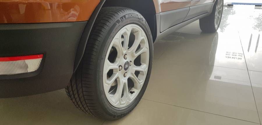 Ford Ecosport 5 cho new 2019. gia tu 525 trieu,khuyen mai khung. Mr ly 0975.647.637