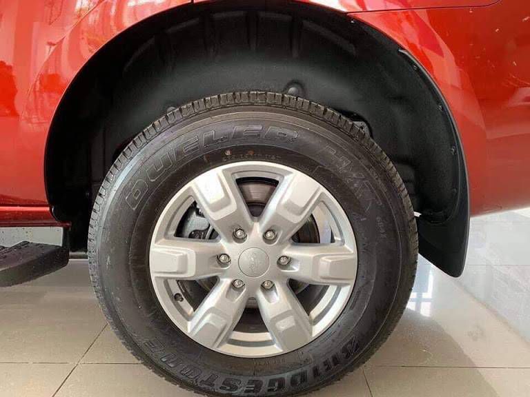 Bao gia Ford Everest Ambiente MT 1 cau so san 2019 moi LH:0941921742