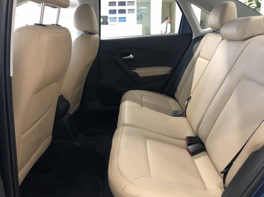 Ban Volkswagen Polo Sedan 1.6 AT 6 Cap So -Khuyen Mai Hap Dan