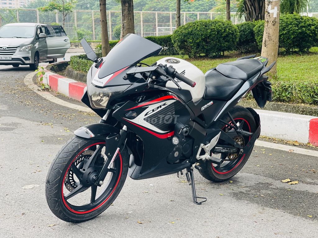 HONDA CBR 150R NHẬP THÁP DÁNG SPORT BAO ZIN