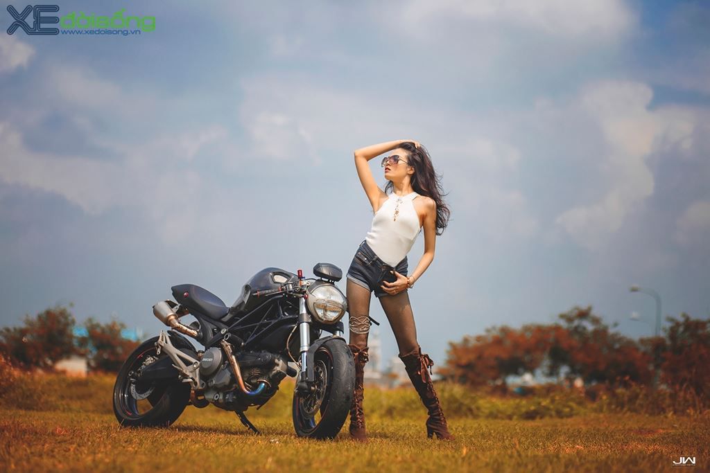 Kiều nữ Việt cuốn hút bên Ducati Monster 795 độ “full-carbon” ảnh 11