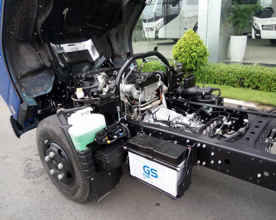 Xe tai 2.1 tan Mitsubishi Fuso Canter 4.99 - Mui bat - Xanh duong - Linh kien Nhat Ban