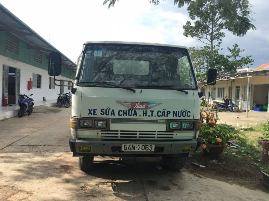 Ban xe Hino tai thung doi 1998 cu tai TP Ho Chi Minh