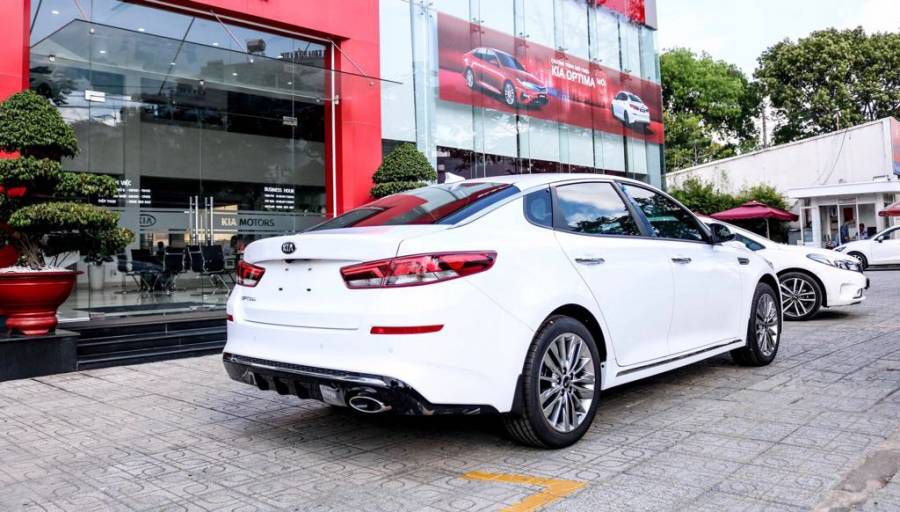 KIA OPTIMA F/L 2019 - LIEN HE nhan ngay UU DAI KHUNG