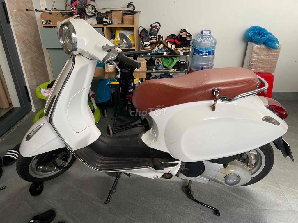 cần bán xe vespa chính chủ xe nhà để kho chạy 5000