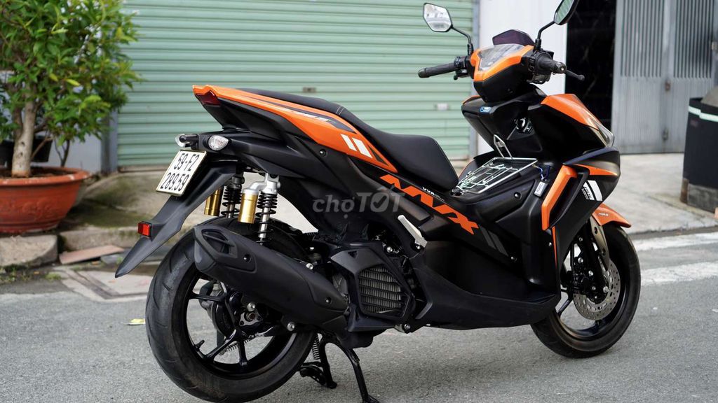 Yamaha NVX V2 Cam Đen Mới Tinh