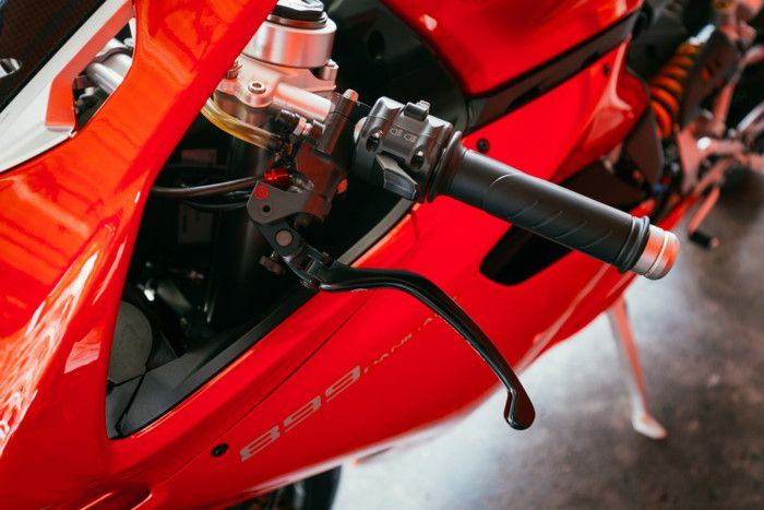 Ducati 899 Panigale độ chất với cặp mâm sợi carbon BST ảnh 5