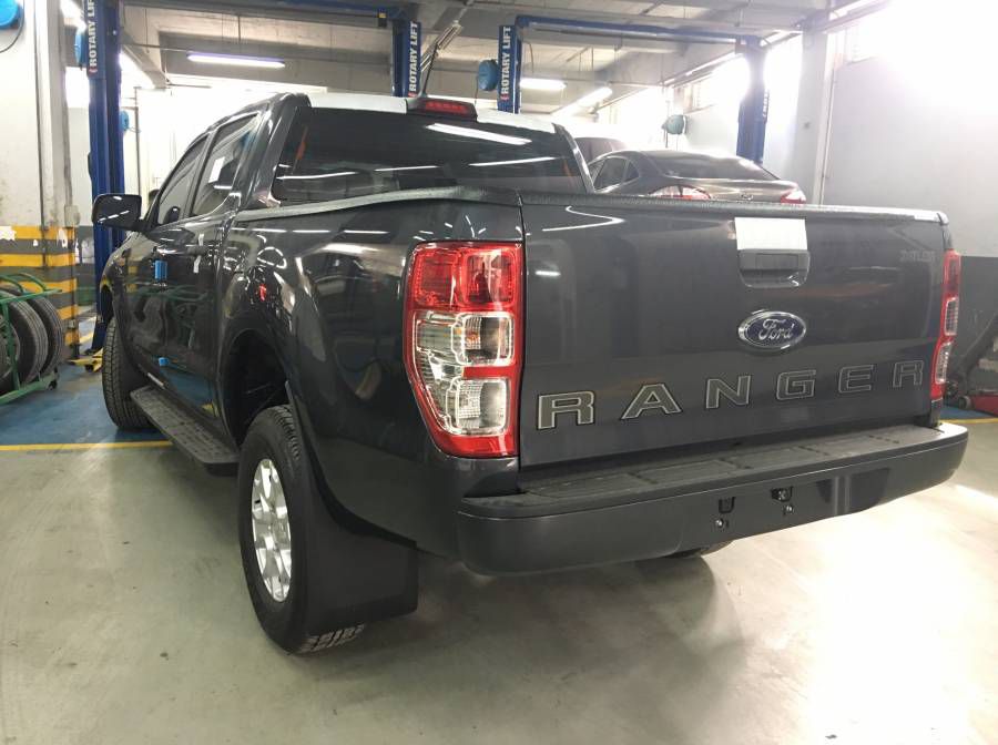 Ford Ranger XLS AT 2019 Sieu hot Du mau giao ngay Gia Khuyen mai lon . Lh 0827707007
