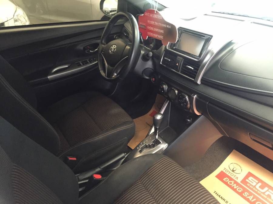 Ban Toyota Yaris 1.3G AT 2015 con qua moi