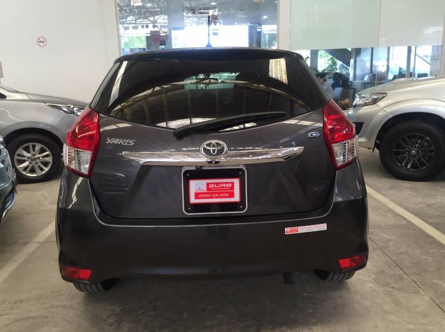 Ban Toyota Yaris 1.3G AT 2015 con qua moi