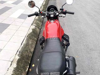 Moto Guzzi V7 2014
