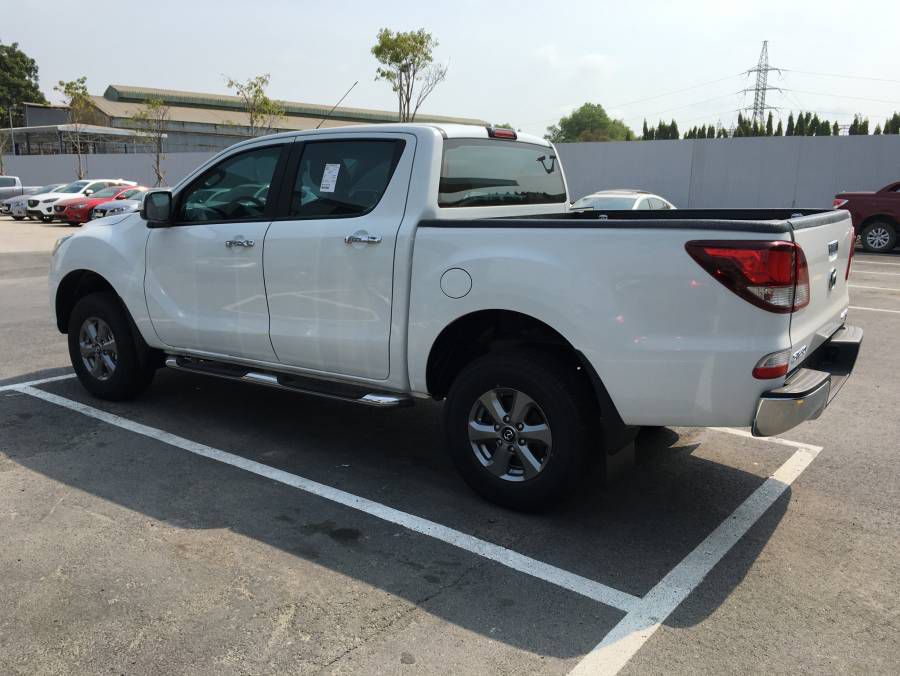 Ban Mazda BT-50 BT50 2.2 MT 4WD FL - Uu dai toi 35 trieu