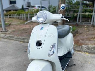 Piaggio Vespa 125cc trắng. xe đẹp chạy ít mới 90%