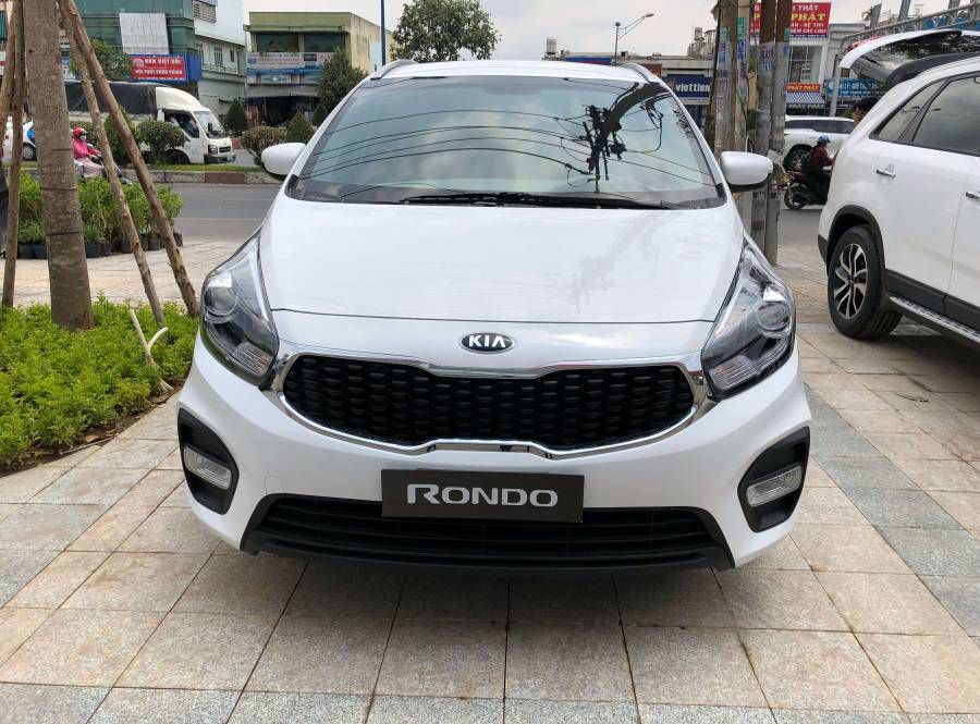 Kia Rondo 2019, nhieu uu dai, xe giao ngay