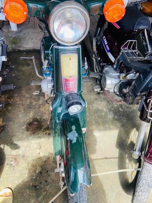 Honda Cub 50 cc học sinh đi