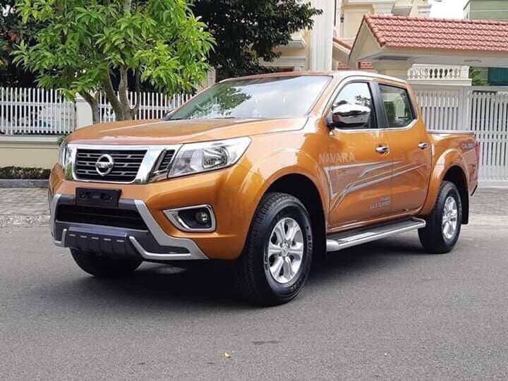 Navara Khuyen Mai cuc khung chi con 3 xe giao ngay