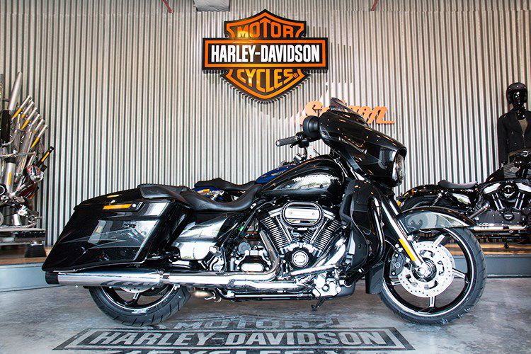 Harley-Davidson CVO Street Glide moi gia 2 ty tai Sai Gon