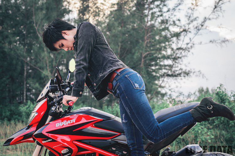 Chan dai Viet do dang "sieu ngau" ben moto Ducati Hypermotard-Hinh-4