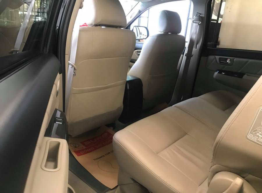 Toyota Fortuner V 2016 mau den huyen thoai.