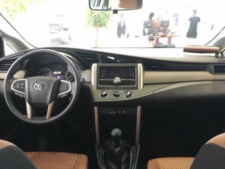 Ban Toyota Innova 2.0E MT 2019 moi, gia cuc uu dai, du mau giao xe ngay