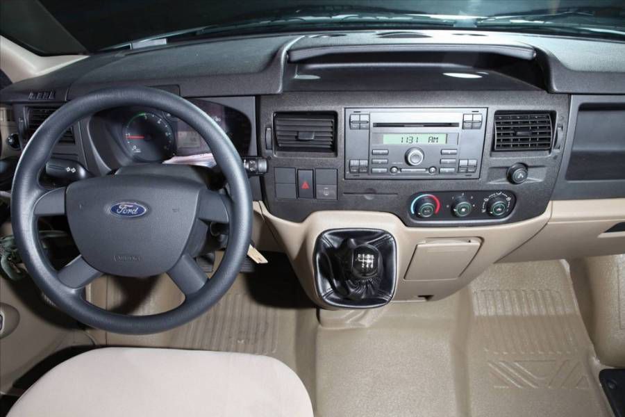 Ban Ford Transit MID,SVP,LUX 2019 Co San Gia Khuyen Mai