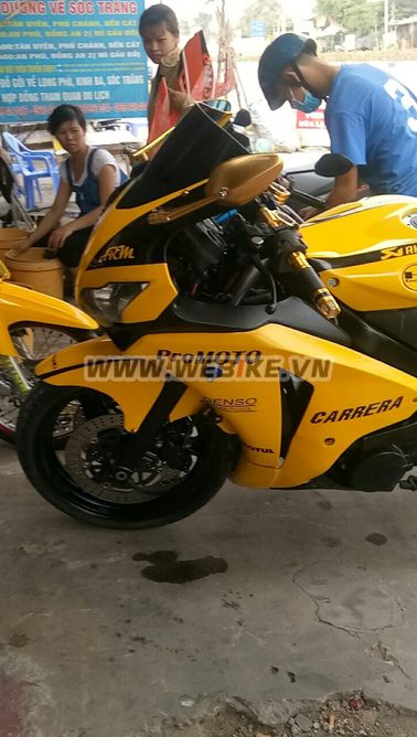 Can ban Kawasaki Z400 2000 mau den vang o Binh Duong gia 62tr MSP #956020