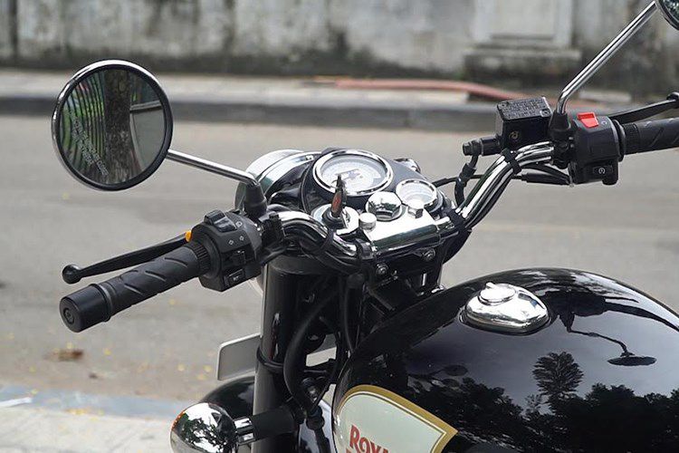 "Soi" moto Royal Enfield Classic gia 109 trieu tai Ha Noi-Hinh-3