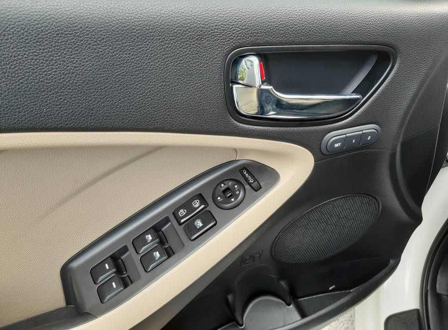 Ban Kia Cerato 1.6AT 2017 - So tu dong