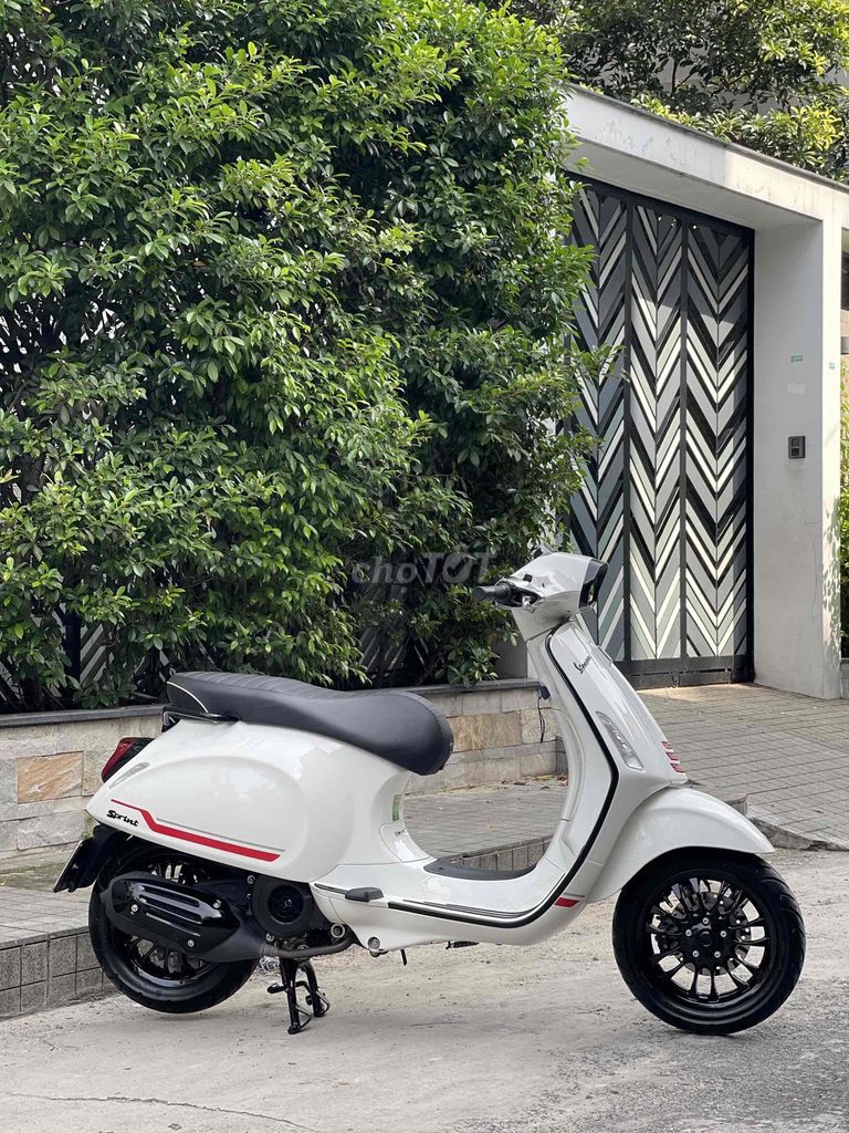 Vespa Sprint 2022 trắng