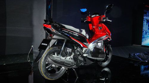 Yamaha NVX 125 “ám ảnh” Honda Air Blade 125 ra sao? - 5